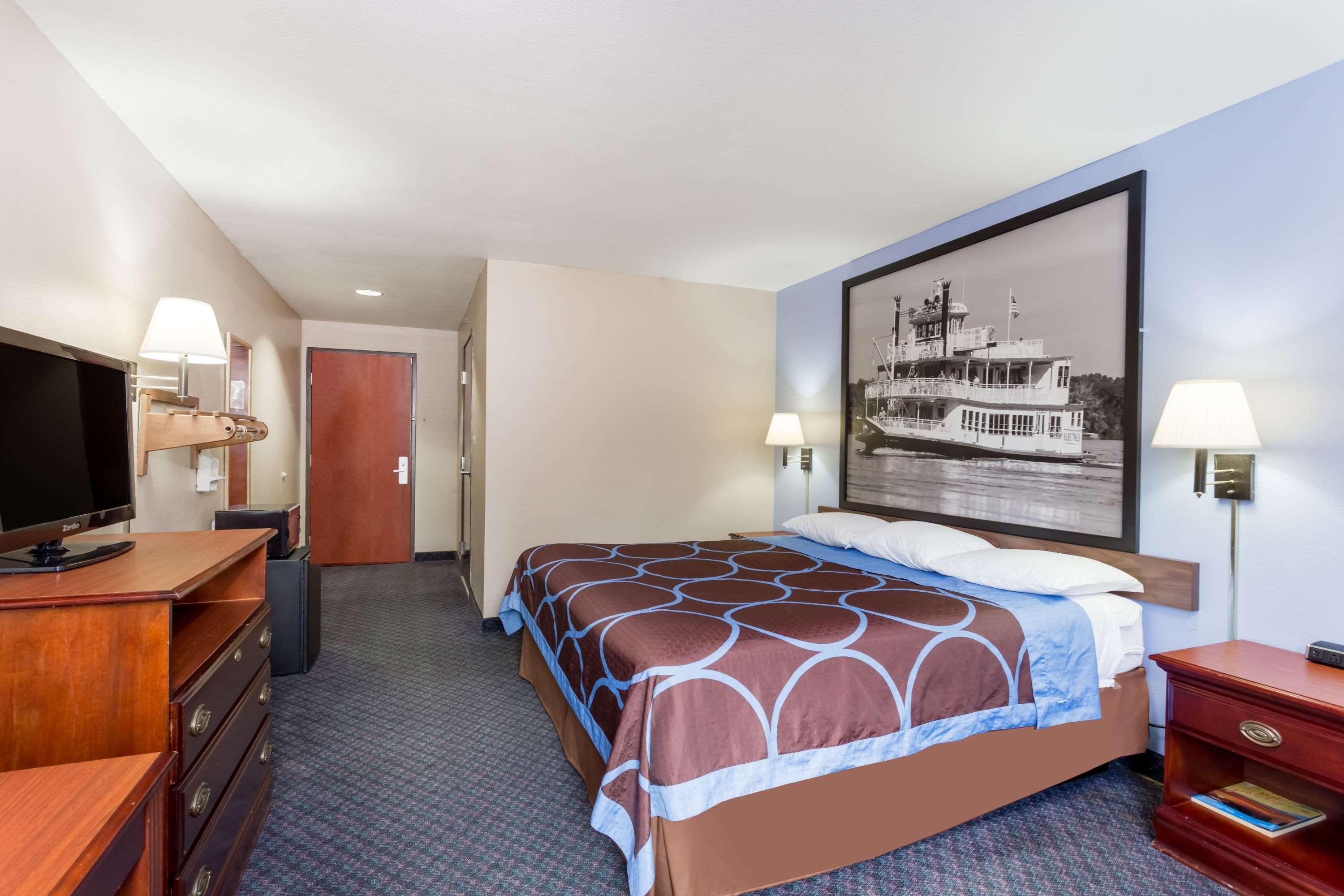 Super 8 By Wyndham Indianola